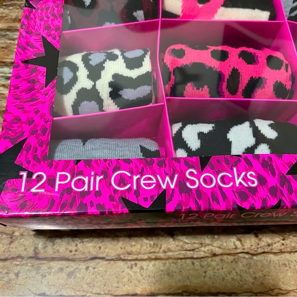 Betsey Johnson - Picture 4 of 6